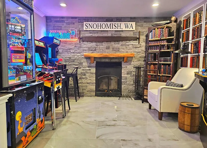 Private Bedroom Suite W Hot Tub And Arcade
