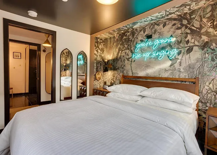 The Armstrong At The Louie Boutique Motel, Walk To Everything! Dog Friendly!