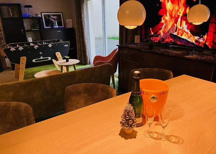 Hotel The Originals Bernay Acropole