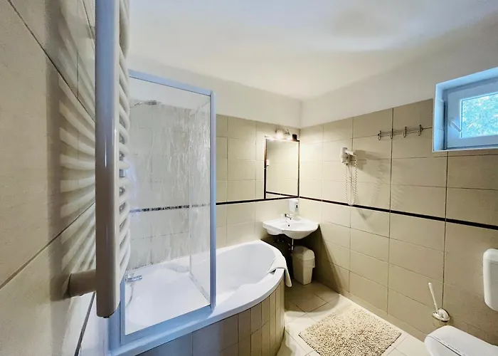Hotel Korona Wellness, Rendezveny Es Borszalloda