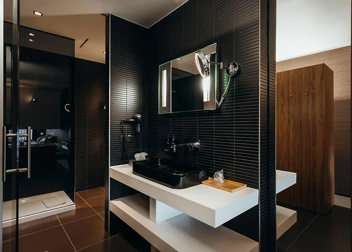 Carbon Hotel