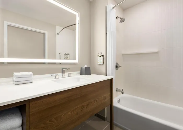 Holiday Inn Express & Suites Joplin Southeast By Ihg