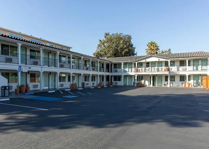Leland Hotel