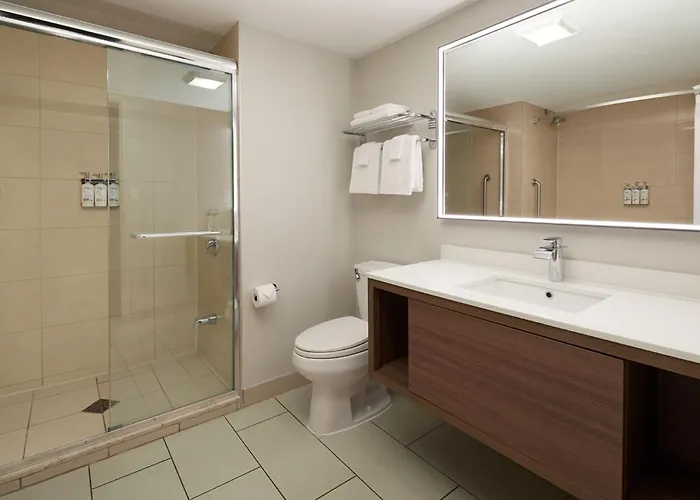 Holiday Inn & Suites Montreal Airport By Ihg