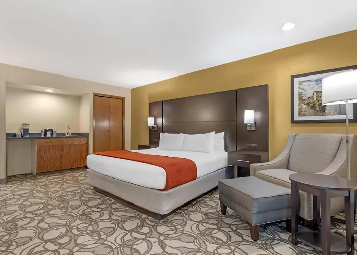 Best Western Plus Plaza By The Green