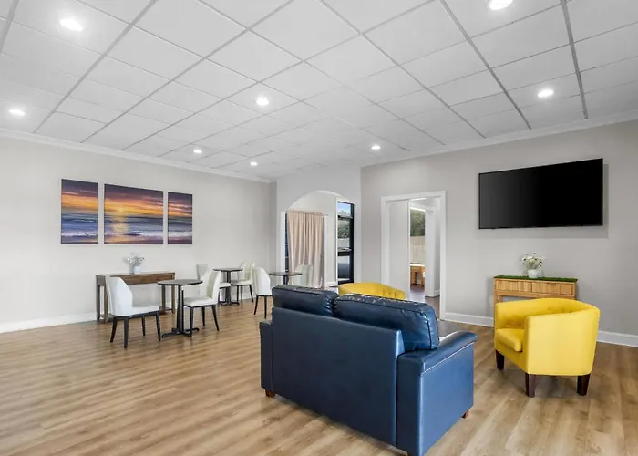 Days Inn By Wyndham Adel I-75