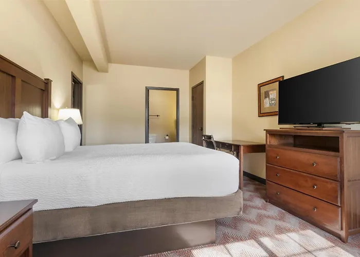 Best Western Plus Cimarron Hotel & Suites