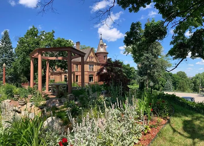 Henderson Castle Inn