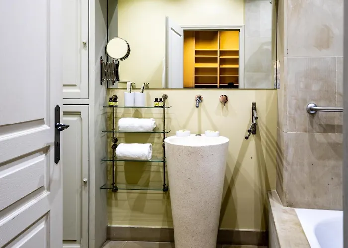 Le Clos Violette et Le 11 D'Aglaé - Hôtel de Charme Design de Luxe