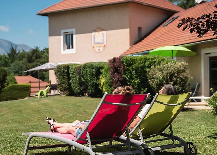"La Combe Fleurie" Appartements & Chambres