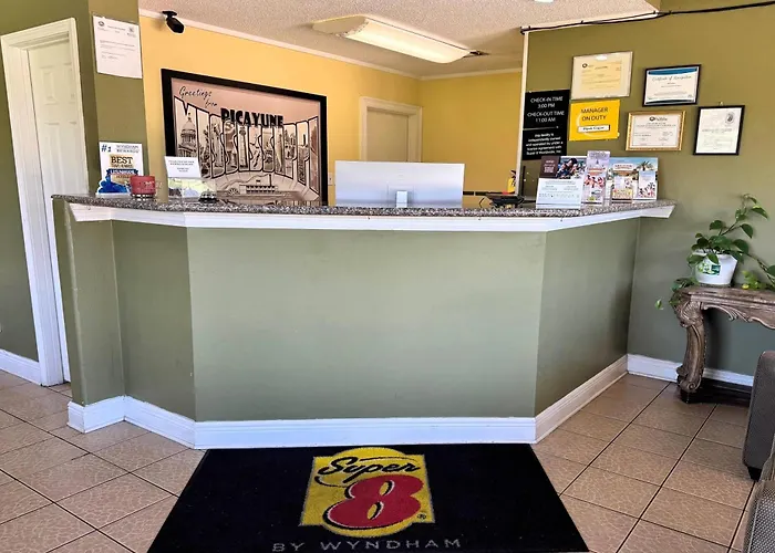 Super 8 By Wyndham Picayune