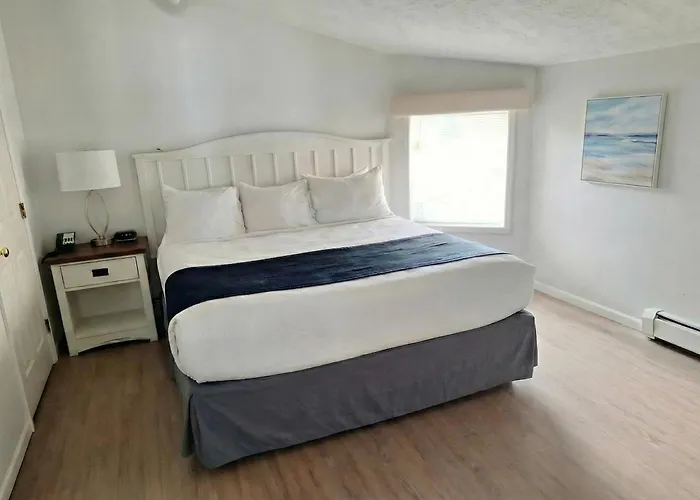 Pointes North Beachfront Hotel - 2 Person Spa Tub Studios
