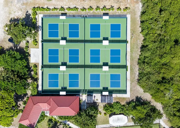 Pineapple Beach Club (Adults Only)