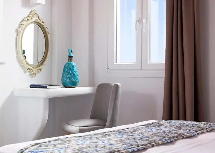 Lithos Luxury Rooms (Adults Only)
