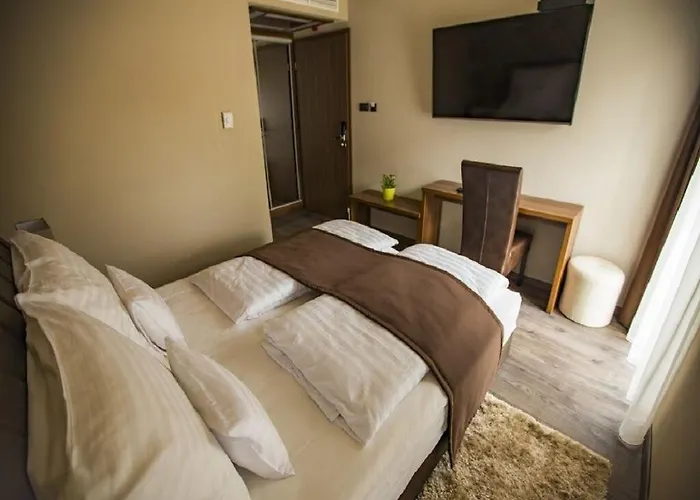 Pole Position Beach Hotel