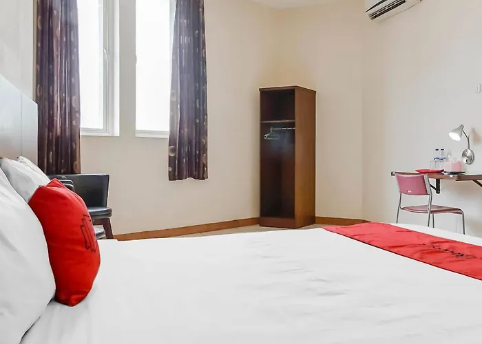 Reddoorz Plus At Karebosi Area 2 Makassar