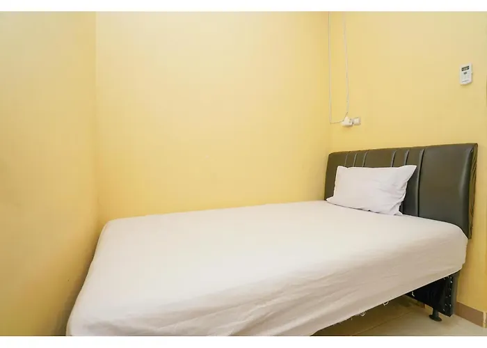 Oyo Life 2619 Kost Keluarga Cemara