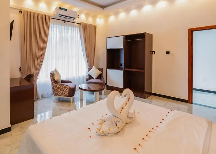 White Land City Hotel