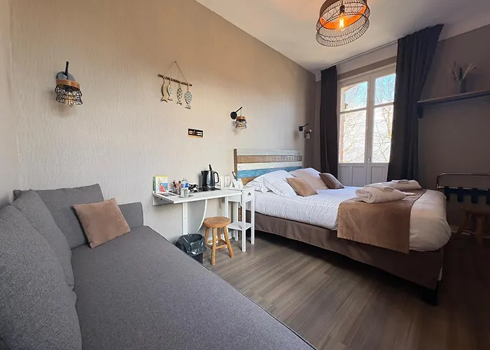 Logis Hotel- Restaurant Le Relais Guillaume De Normandy-Parking Gratuit--Vue Baie Terrasse-Calme-Bornes Electrique-Local Velos Securise-Acces Chambres Sans Acsenceur