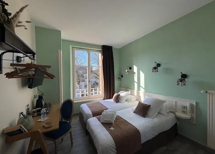 Logis Hotel- Restaurant Le Relais Guillaume De Normandy-Parking Gratuit--Vue Baie Terrasse-Calme-Bornes Electrique-Local Velos Securise-Acces Chambres Sans Acsenceur