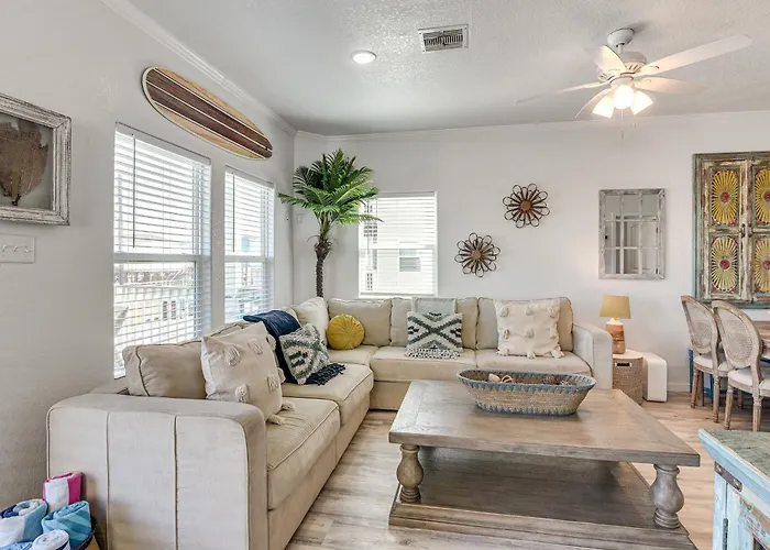 1 Min Walk To Beach: A Surfside Beach Favorite!