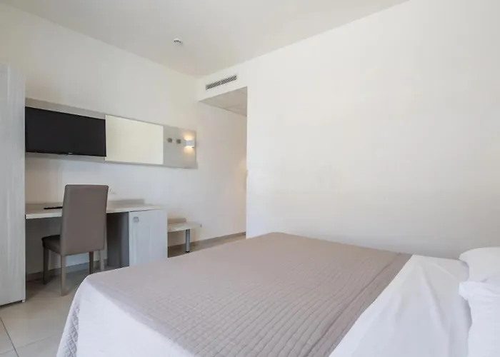 Nuovo HOTEL SETTIBI 20m dalla spiaggia