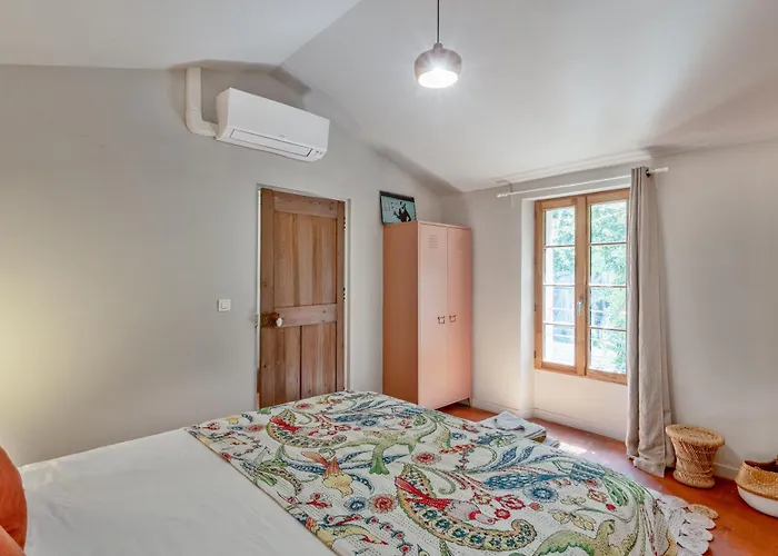 Maison Sumiane - Maison D Hotes Et Locations Avec Piscine