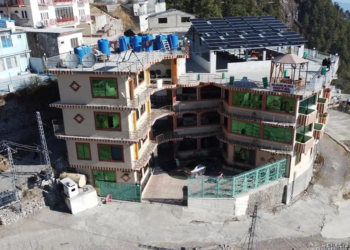 Canari Hotel Kashmir View