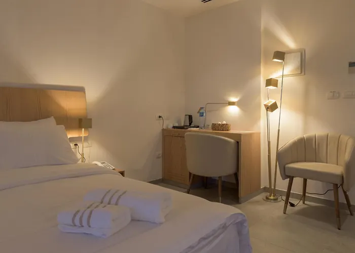 Dar Al Mauge Boutique Hotel With Outdoor Pool