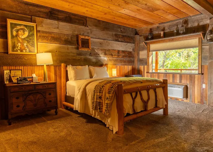 The Lindsay Lodge