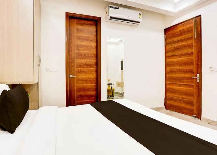 Super Townhouse Eden Garden Zirakpur