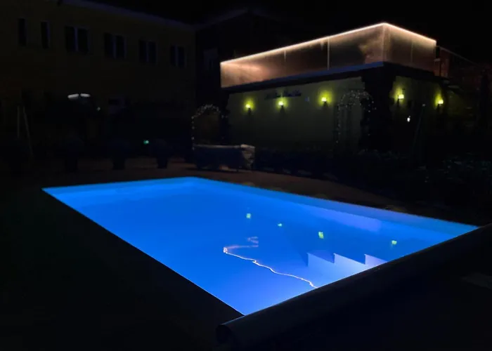 La Luna Petite Suite Deluxe Apartment With Pool & Jacuzzi, Bikes And Secured Parking