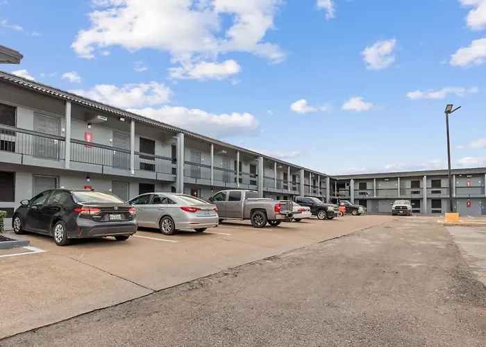 Super 8 By Wyndham Texas City - Galveston Area