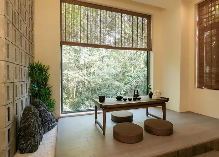 Dujiangyan Whispering Wind Hot Spring Resort Homestay