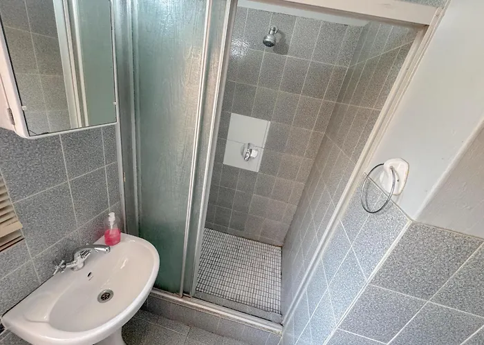 De'Lush Oasis