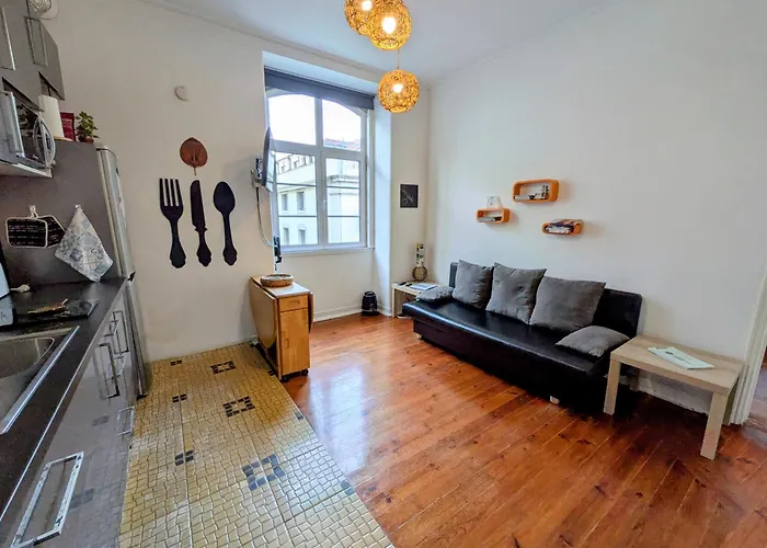 Baixa Sunny Apartment With A View!