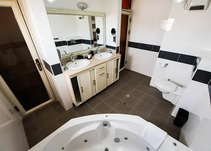 Ramon Suites By Smart Hotels