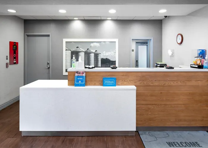Newly Renovated Hampton Inn Omaha West Lakeside