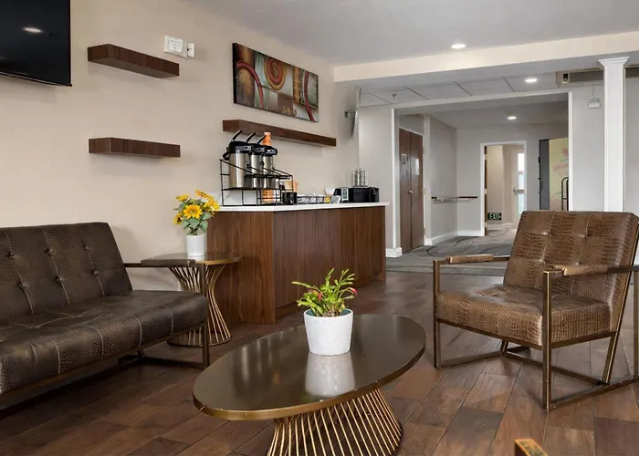 Econo Lodge Inn & Suites Santa Rosa South