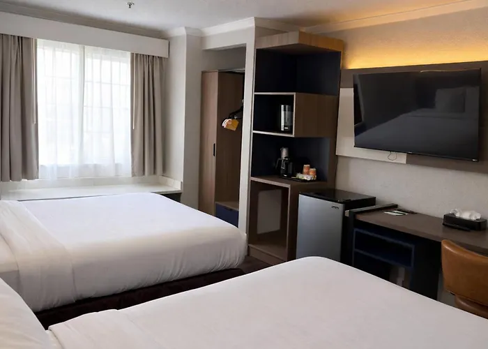 Econo Lodge Inn&Suites Santa Rosa South
