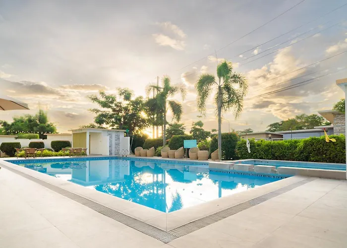 Microtel By Wyndham South Forbes Near Nuvali