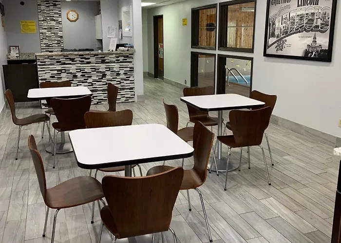 Super 8 By Wyndham Lincoln