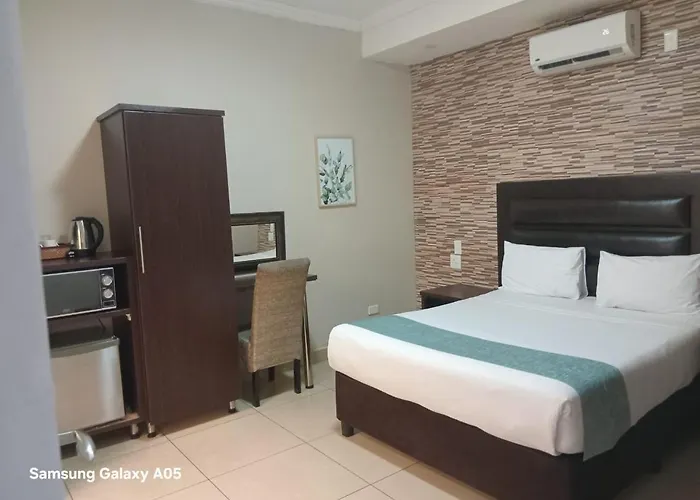 Bayside Self Catering And Hotel 14 Monty Naicker Pinestreet Durban