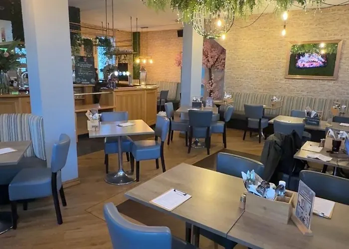 The Courtyard Bar, Kitchen, Rooms