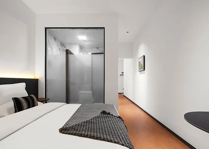 Summer & Chihiro Hotel