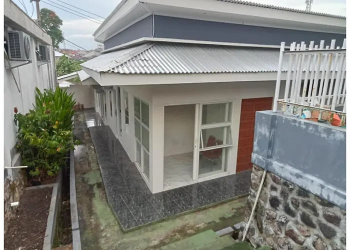 Hotel O 95063 Afifah Syariah Guest House Manado