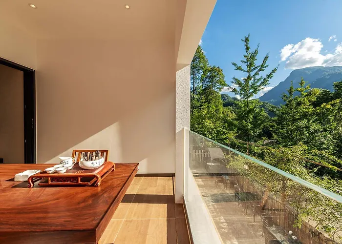 Jade Peak Hot Spring Villa