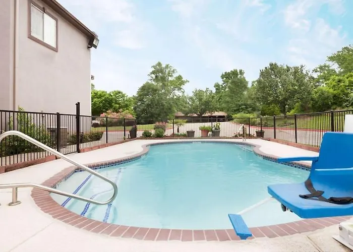 Hotel Piney Woods