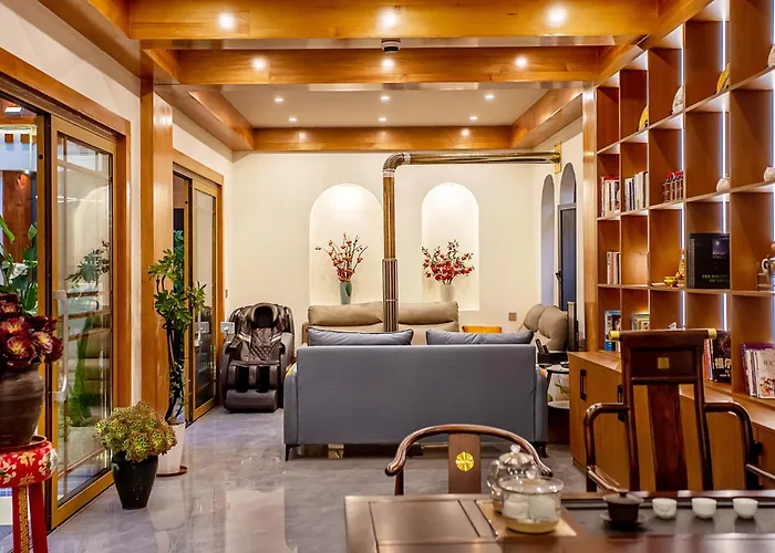 Namzhuo Tibetan-Style Courtyard Manor