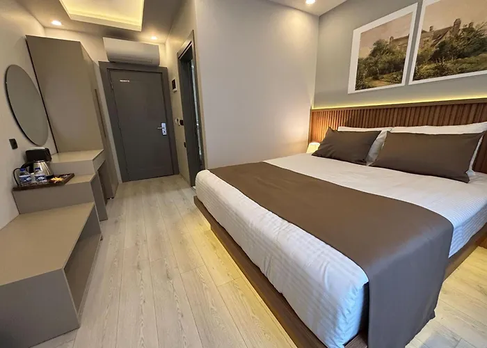 Airport Corner Hotel